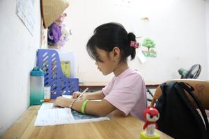 Nữ lao động di cư gặp nhiều khó khăn trong chăm sóc, nuôi dạy con