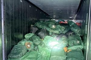 Lào Cai: Phát hiện, ngăn chặn 14 tấn thực phẩm bẩn không rõ nguồn gốc