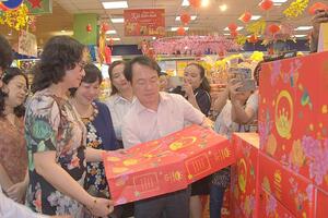Thứ trưởng Phan Thị Thắng kiểm tra công tác chuẩn bị nguồn hàng Tết tại TP. Hồ Chí Minh