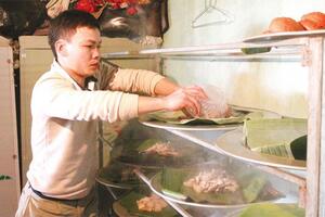 Đặc sắc “cỗ lá” ở bản Dao