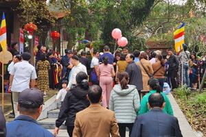 Hội Lim và câu chuyện quan họ "ngửa nón xin tiền"