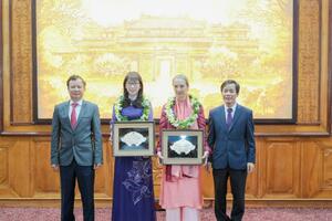 Hai phụ nữ nước ngoài được vinh danh Công dân danh dự tỉnh Thừa Thiên Huế