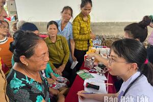 Đẩy mạnh truyền thông và giảm nghèo về thông tin