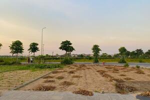 Giao dịch đất nền vùng ven tăng, nhà đầu tư tránh bị cuốn theo "sốt ảo"