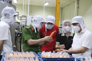 Đoàn liên ngành kiểm tra an toàn thực phẩm tại quận Hà Đông