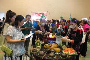 Đặc sắc “hội làng”