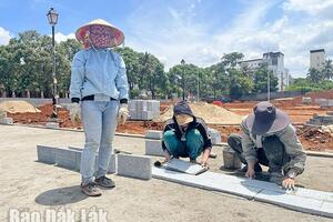 Vất vả mưu sinh mùa nắng nóng