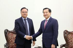 Việt Nam ưu tiên hàng đầu cho việc củng cố và tăng cường mối quan hệ hữu nghị vĩ đại với Lào