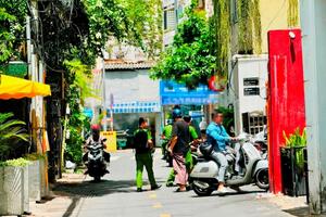 Bài 4: Kẻ quay lén, phát tán hình ảnh bị xử lý như thế nào?