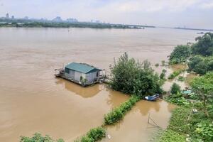 Báo động lũ lên trên các sông Bắc Bộ