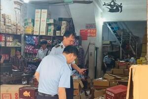 Hà Nội: Tạm giữ hàng hóa nhập lậu tại hộ kinh doanh Quang Chiến ở La Phù