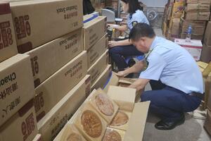 Hà Nội: Tạm giữ hàng trăm bánh trung thu có dấu hiệu nhập lậu