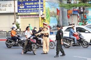 Thượng tôn pháp luật để xây dựng văn hoá giao thông an toàn