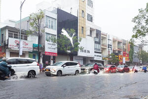 Đường phố Đà Nẵng ngập nặng sau mưa lớn