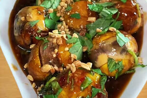 “Mukbang” trứng ung, thối: nguy cơ ngộ độc cao