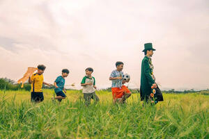 Thông điệp ý nghĩa trong MV “Triệu điều nhỏ xíu xiêu lòng” của Đen Vâu