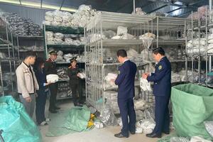 Phú Thọ: Tạm giữ gần 6.000 đôi giày có dấu hiệu giả mạo nhãn hiệu NIKE, Adidas