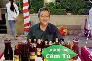 Mật ong Cẩm Tú - Tinh hoa từ vườn nhãn lên sàn thương mại điện tử