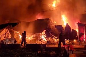 Chợ Thanh Đa cháy lớn giữa đêm