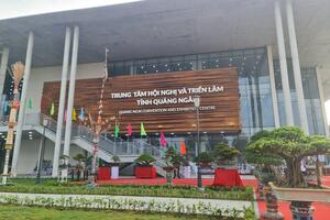 Quảng Ngãi gắn biển công trình đầu tiên chào mừng Đại hội Đảng bộ tỉnh
