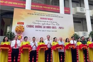 Triển lãm ảnh 'Văn học, nghệ thuật Cần Thơ' gây ấn tượng