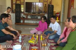Hành trình trở về buôn làng  của H’Man Niê