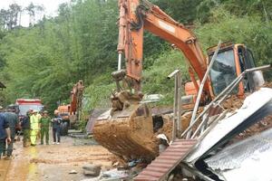 Lào Cai: Sạt lở đất trong đêm vùi lấp nhà dân tại Sa Pa