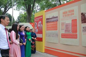 Giới thiệu 300 tư liệu quý về Chủ tịch Hồ Chí Minh