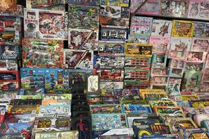 Thị trường đồ chơi 1/6: Tiểu thương tung khuyến mãi hút khách