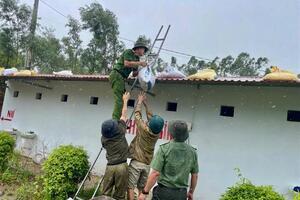 Công an tỉnh Bắc Ninh giúp dân ứng phó, phòng chống bão số 3