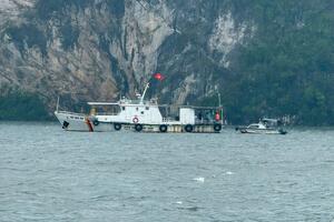 Quảng Ninh: Tìm thấy nạn nhân gần khu vực tàu gặp nạn trên vịnh Hạ Long