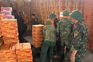 Dùng trực thăng cứu trợ cho người dân bị cô lập ở Nghệ An