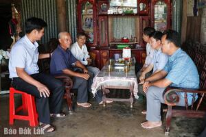 Cuối tuần về với dân ở xã Ea Kly