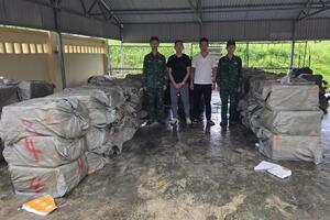 Biên phòng Quảng Ninh thu giữ số lượng lớn thực phẩm không nguồn gốc