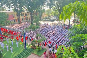 Hơn 10.000 học sinh xã Hạ Bằng hân hoan bước vào năm học mới