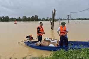 Thanh Hóa: Nỗ lực tiếp tế cho người dân vùng rốn lũ Nông Cống