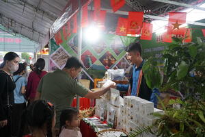 Báo Công Thương nối nhịp cầu đưa nông sản Quảng Ngãi vượt núi vươn xa