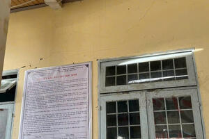 Quảng Ngãi: Động đất liên tục, mái ngói trường học bị hỏng hoàn toàn