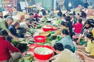 Người dân Gia Lai trắng đêm gói bánh, rim cá tiếp sức miền Trung