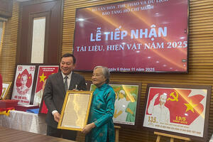 Tiếp nhận nhiều tài liệu, hiện vật quý về Chủ tịch Hồ Chí Minh