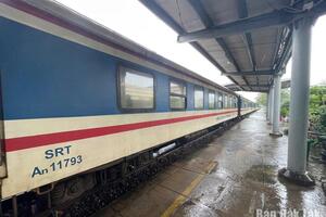 Ngành đường sắt tạm dừng nhiều đoàn tàu do mưa lũ