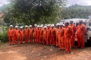 Ngày đêm thần tốc khôi phục ánh sáng cho bản làng Tây Khánh Sơn sau mưa lũ