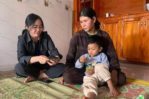 Lợi đơn lợi kép từ giảm nghèo thông tin