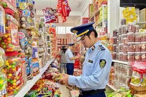 Quản lý thị trường Gia Lai mở cao điểm kiểm tra thị trường Tết Bính Ngọ