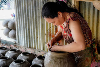 Đồng bào Khmer xã Hòn Đất giữ nghề làm cà om