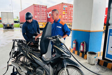 Giá xăng dầu hôm nay 5/3/2026: Hạ nhiệt sau tín hiệu đàm phán