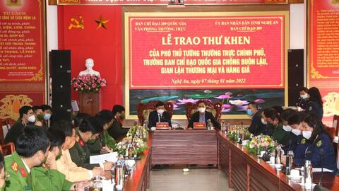 Công an Nghệ An nhận Thư khen của Phó Thủ tướng Thường trực Phạm Bình Minh