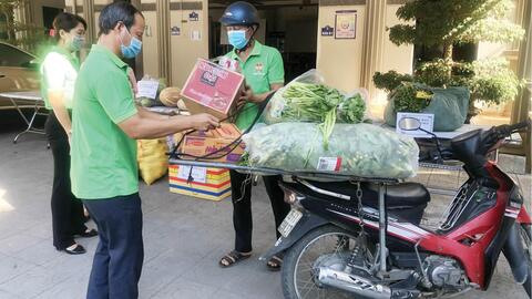 Hỗ trợ nông dân vượt khó