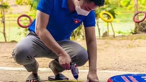 Thanh niên miền núi dùng lốp xe làm biển cảnh báo đuối nước