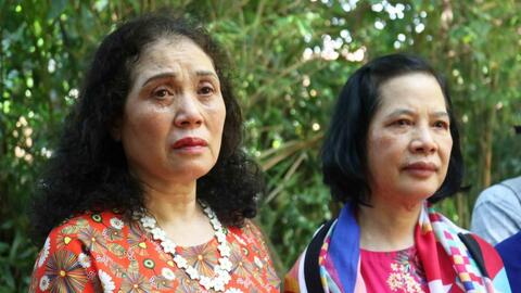 Tháng Năm về với quê Người